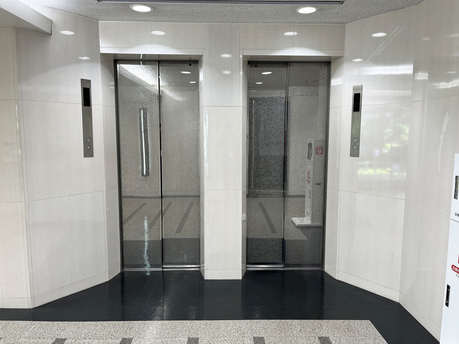 エレベーター(2基)