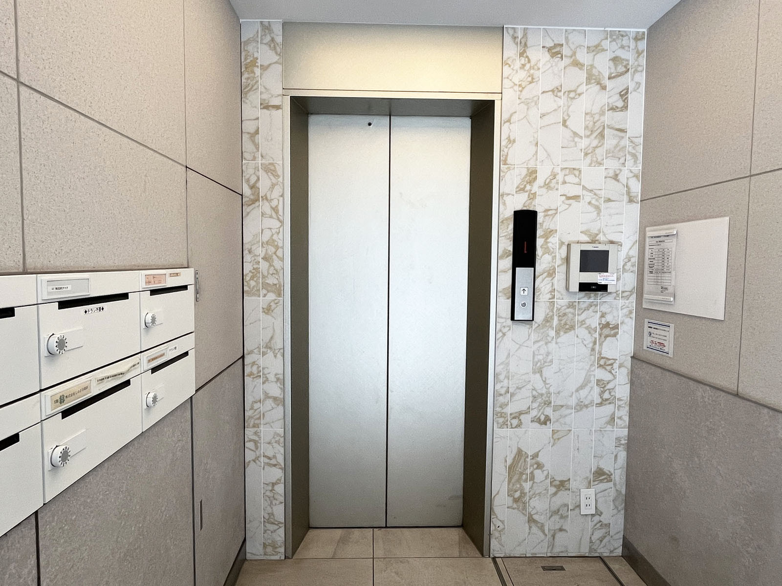 エレベーター(1基)
