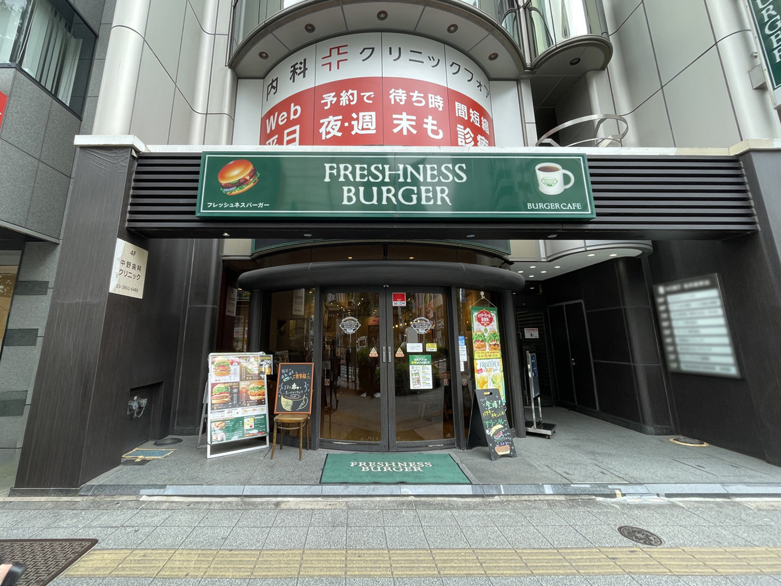 1階のフレッシュネスバーガー浅草橋店