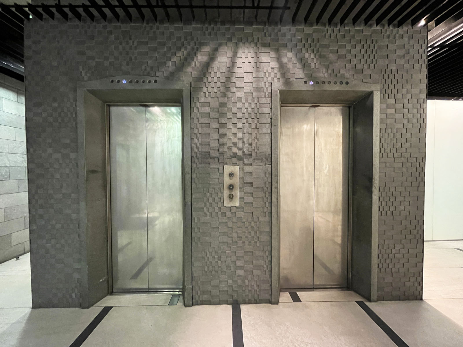 エレベーター(2基)