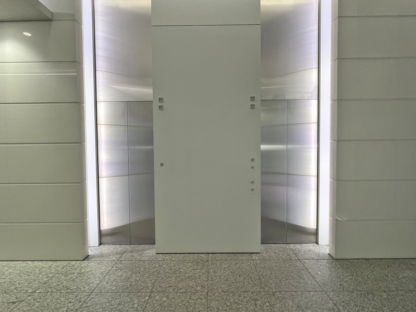 エレベーター(2基)