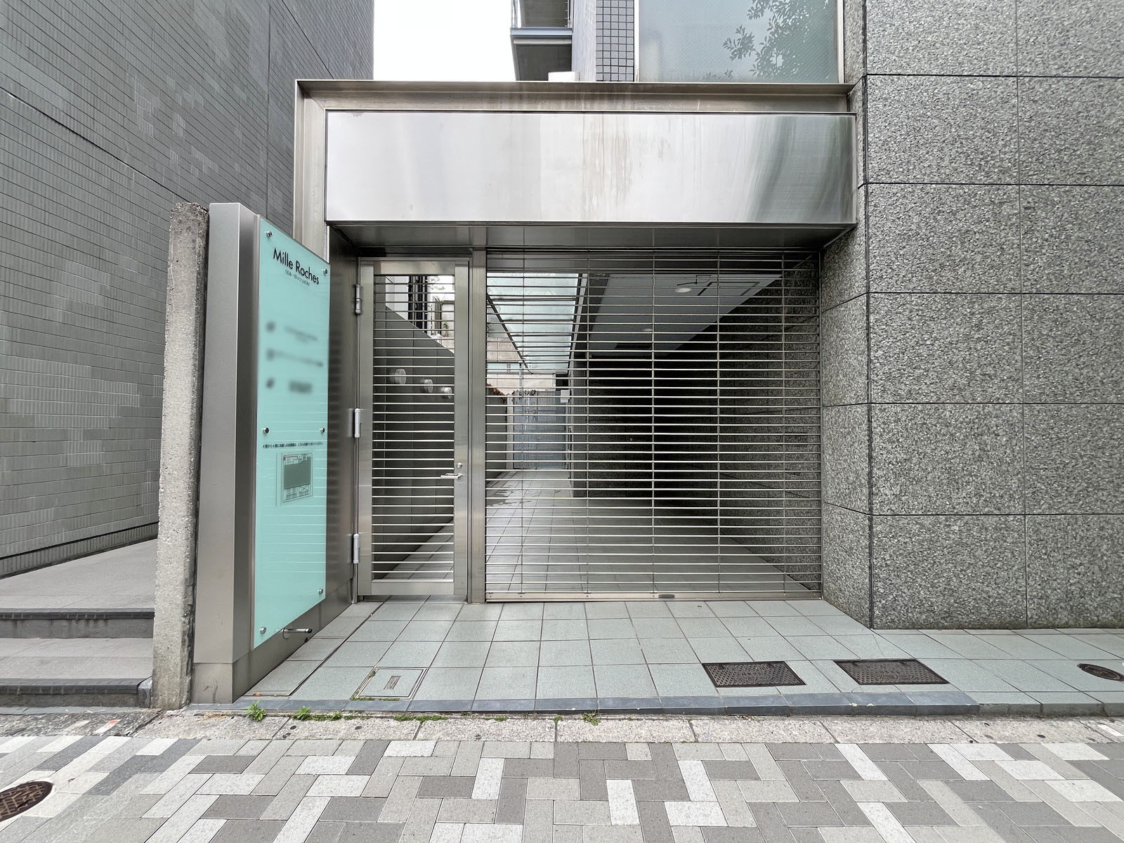 オフィスビル出入口
