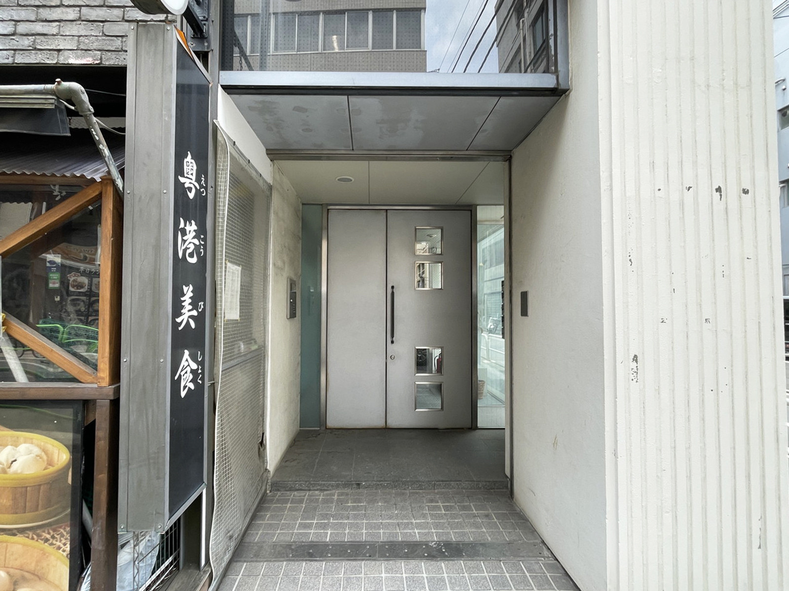 オフィスビル出入口