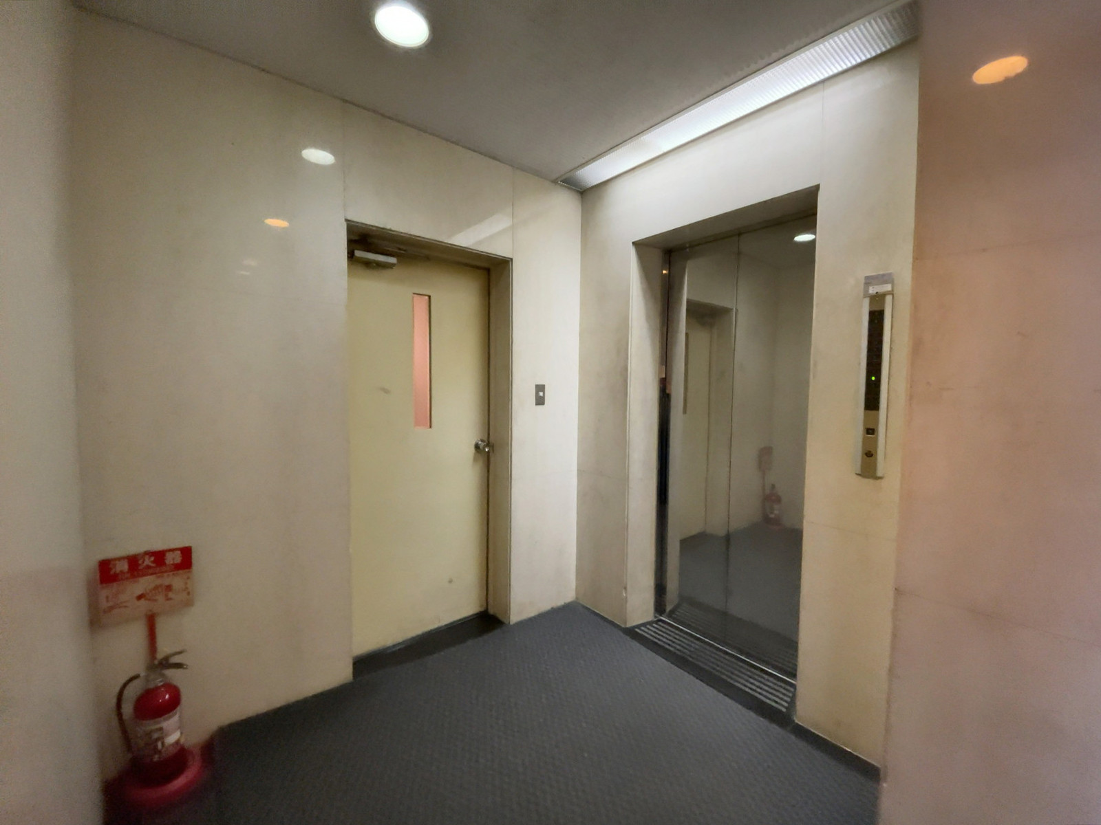 エレベーターホール