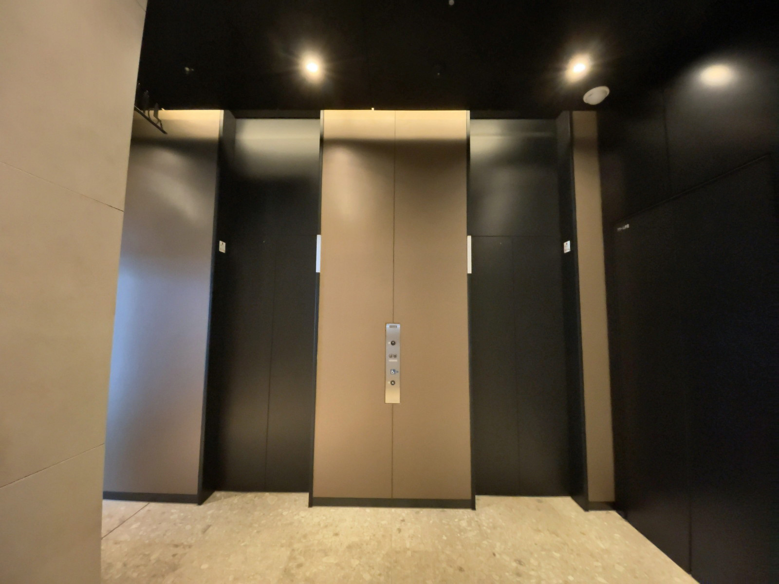 エレベーター(2基)