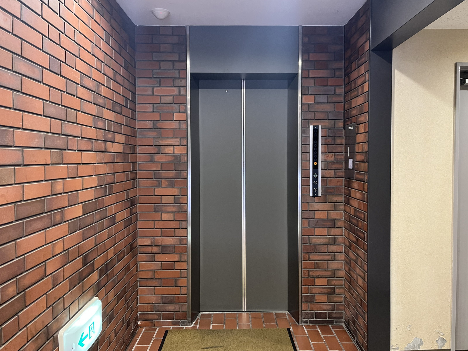 エレベーター(1基)