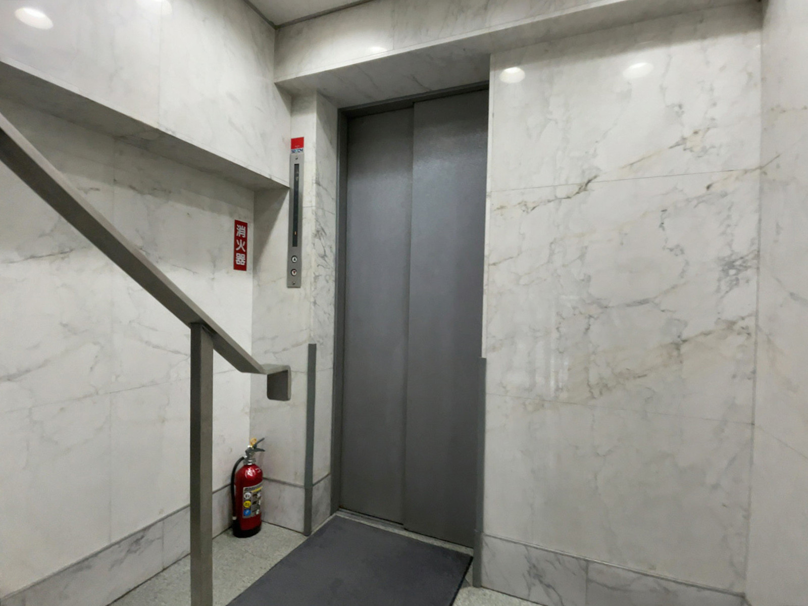 エレベーター(1基)
