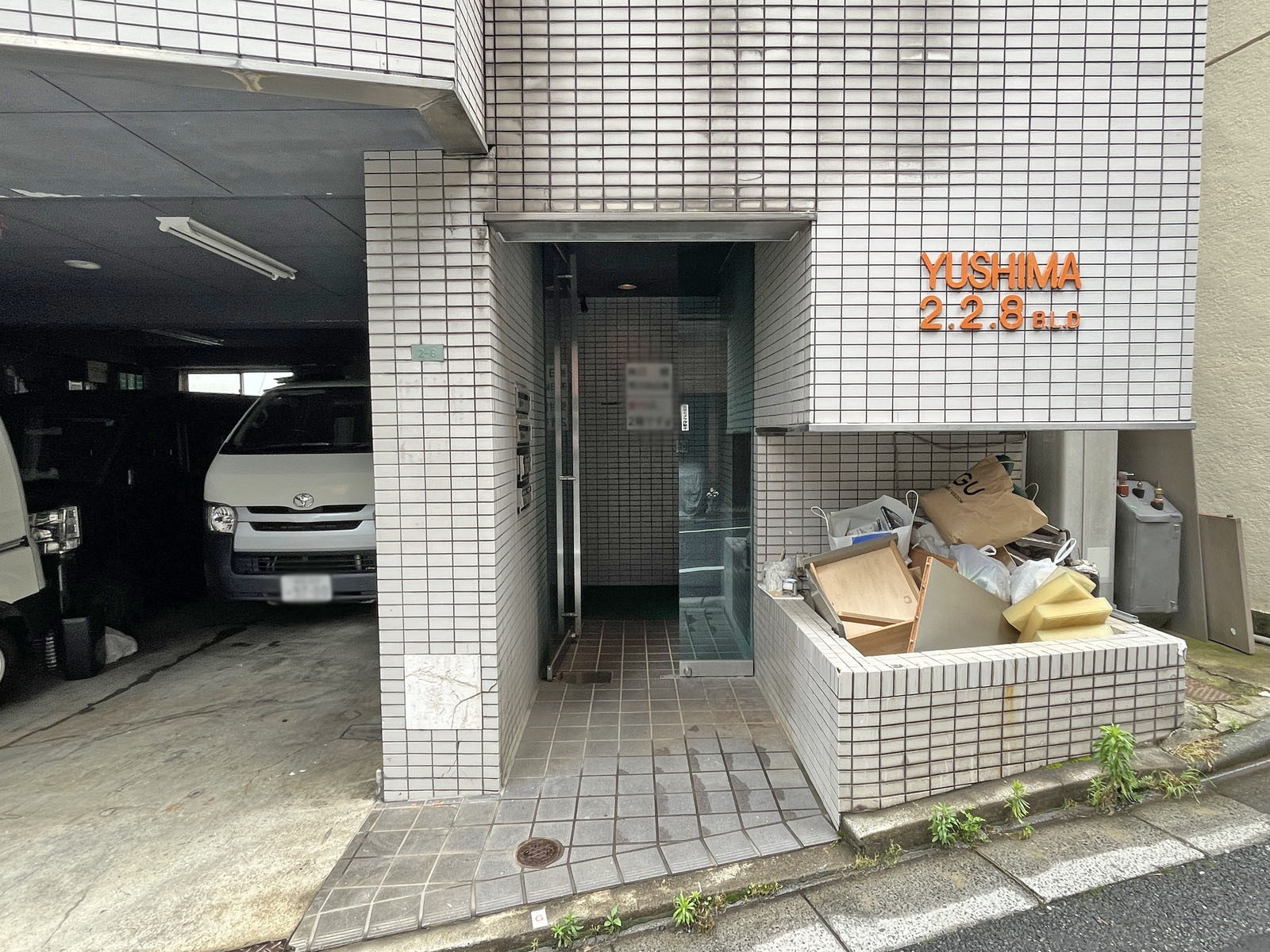 オフィスビル出入口