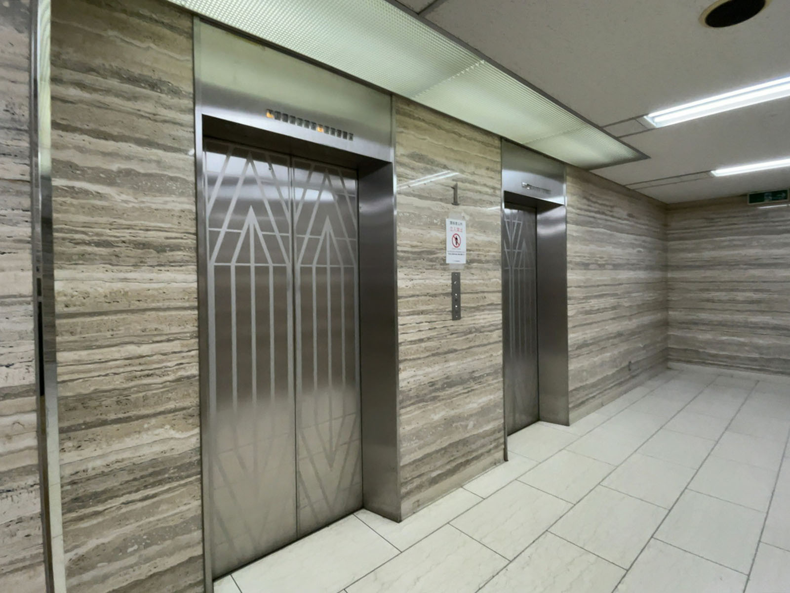 エレベーター(2基)