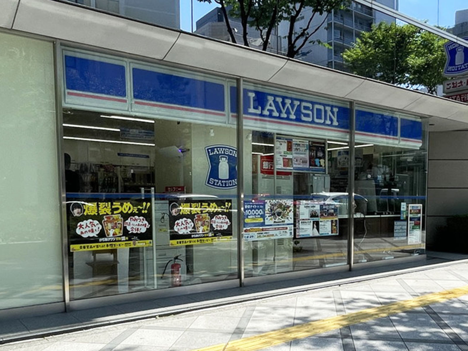 1階のローソン 曽根崎新地店