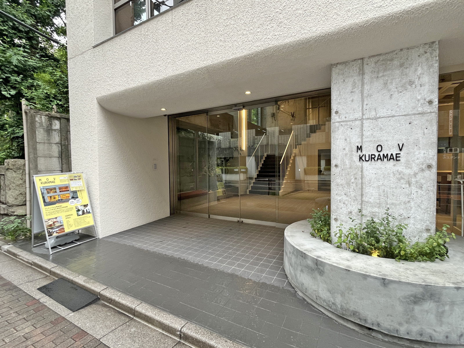 オフィスビル出入口