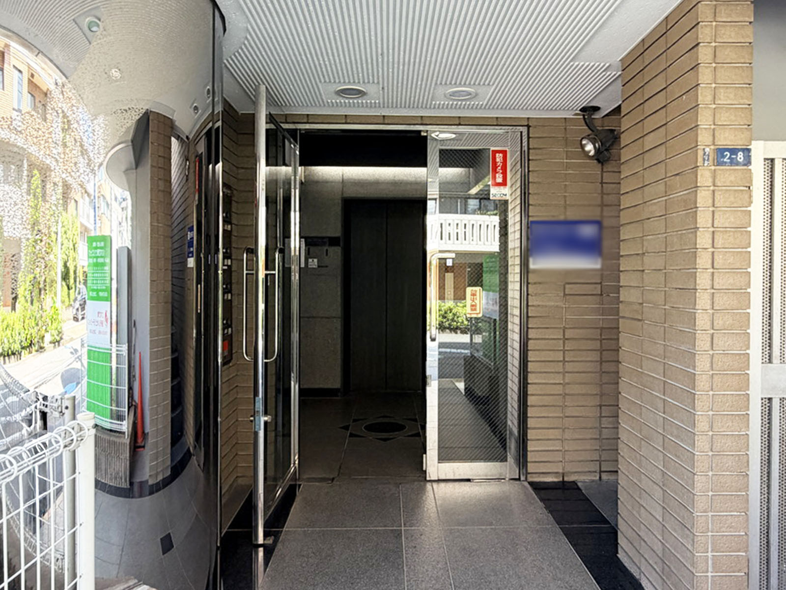 オフィスビル出入口