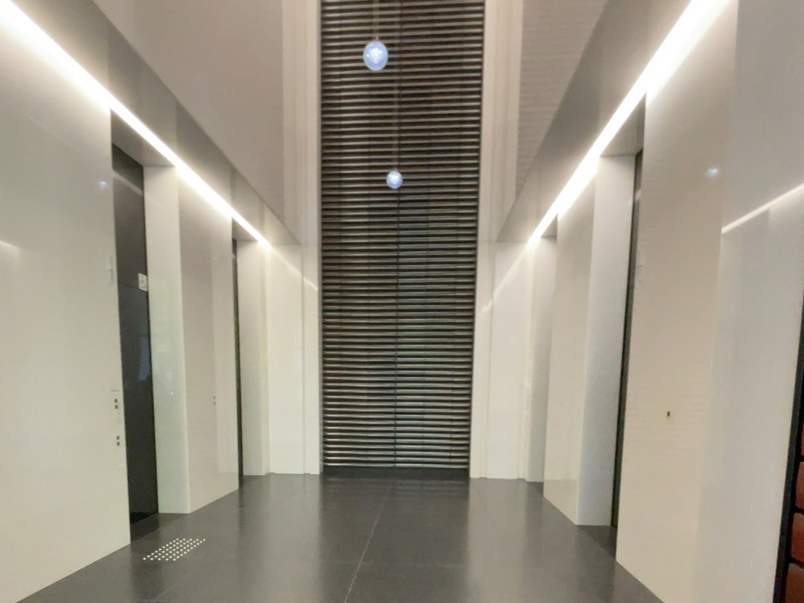高層階用エレベーターホール