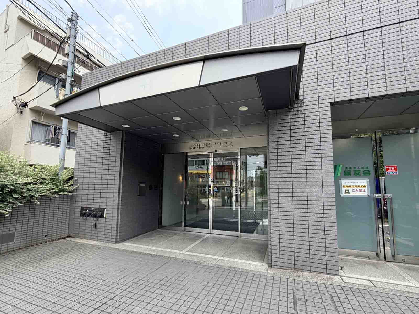 オフィスビル出入口