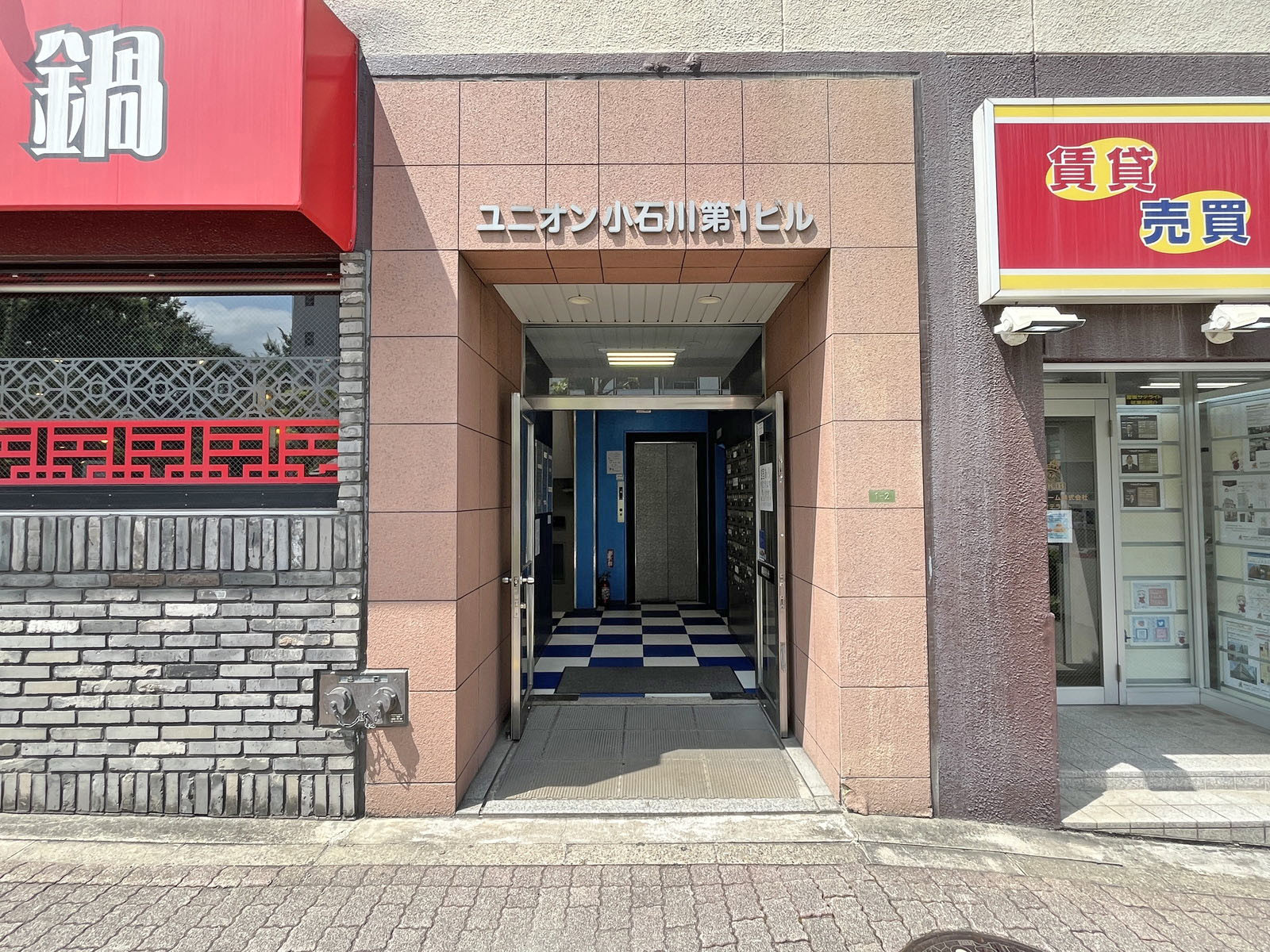オフィスビル出入口