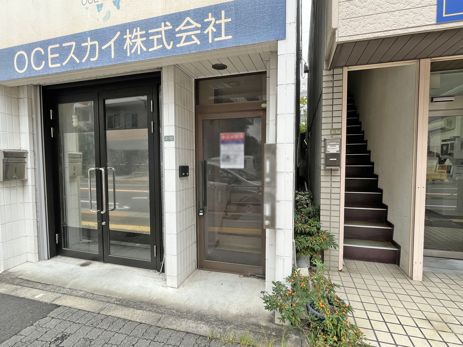 オフィスビル出入口