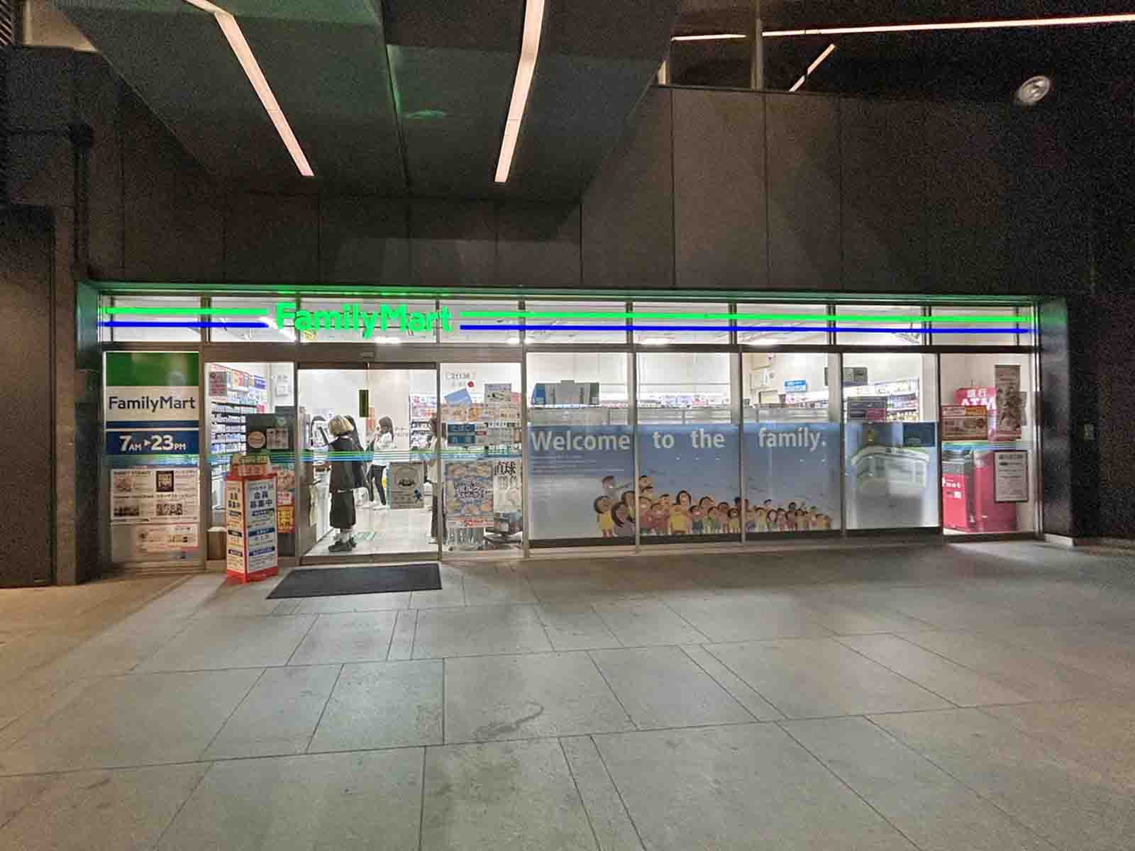 ビル内のファミリーマート 東京ソラマチB3F店