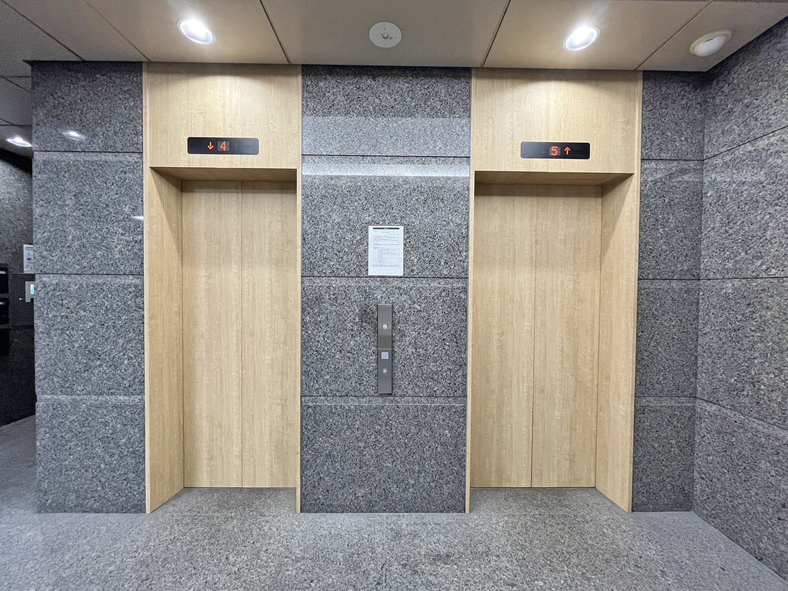 エレベーター(2基)