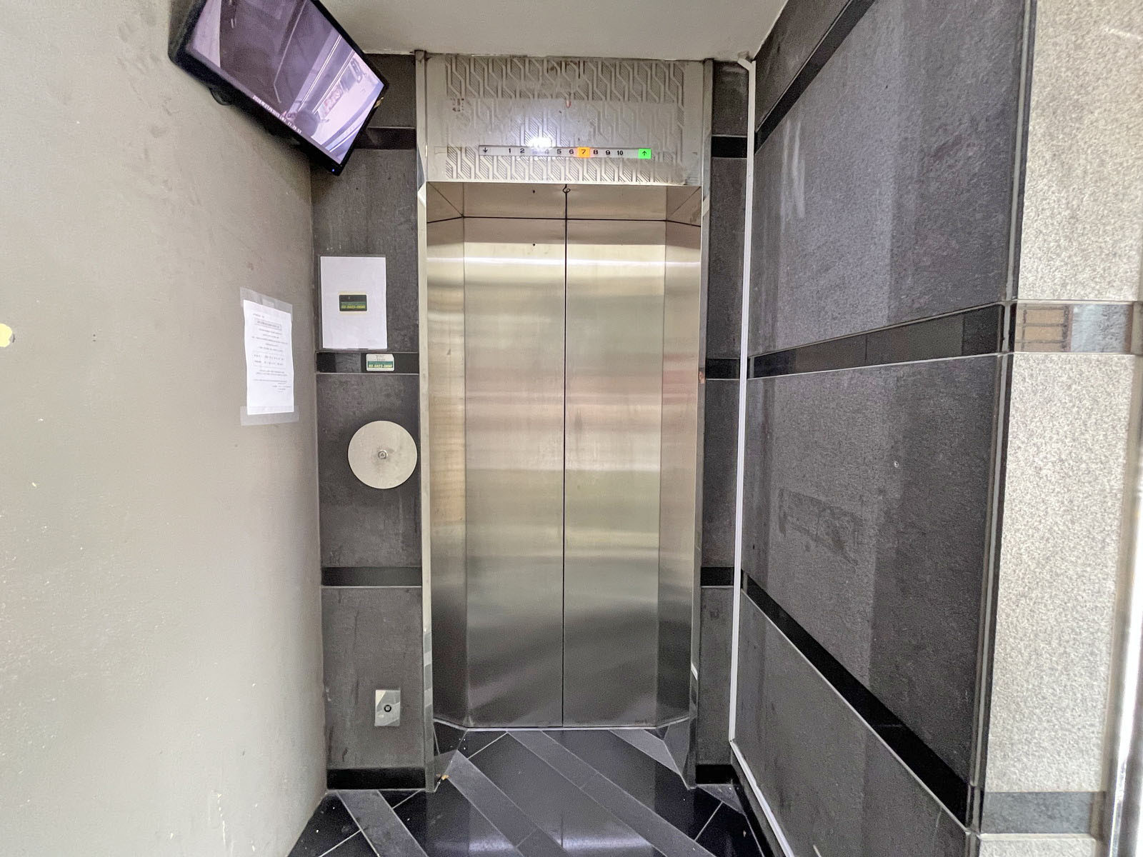 エレベーター(1基)