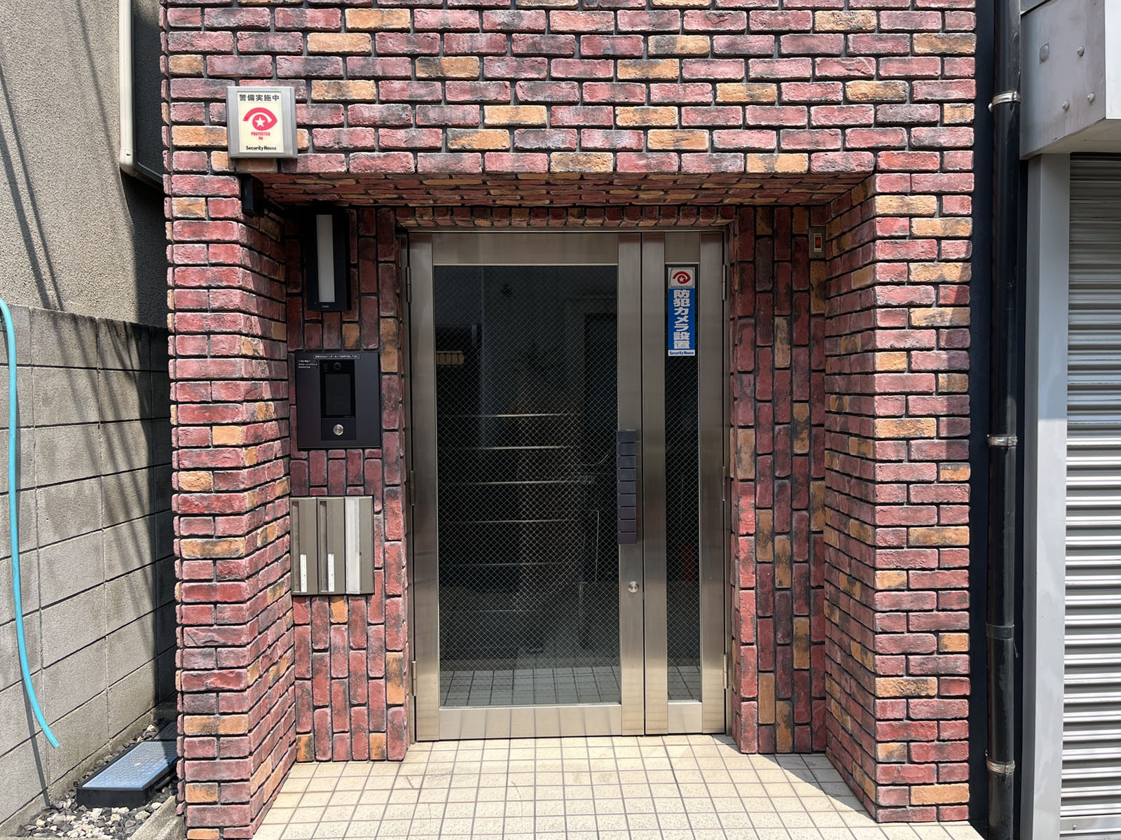 オフィスビル出入口
