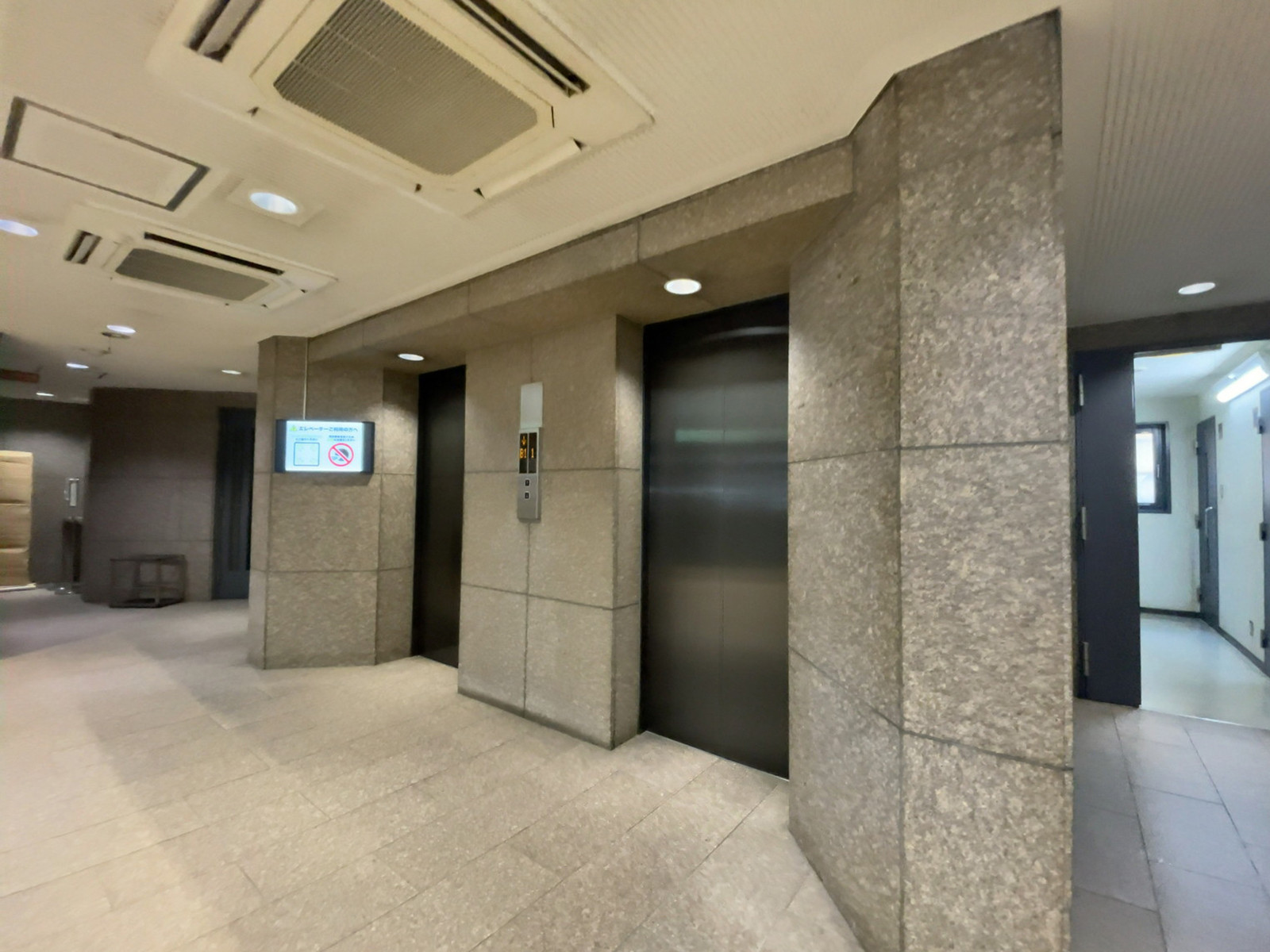 エレベーター(2基)