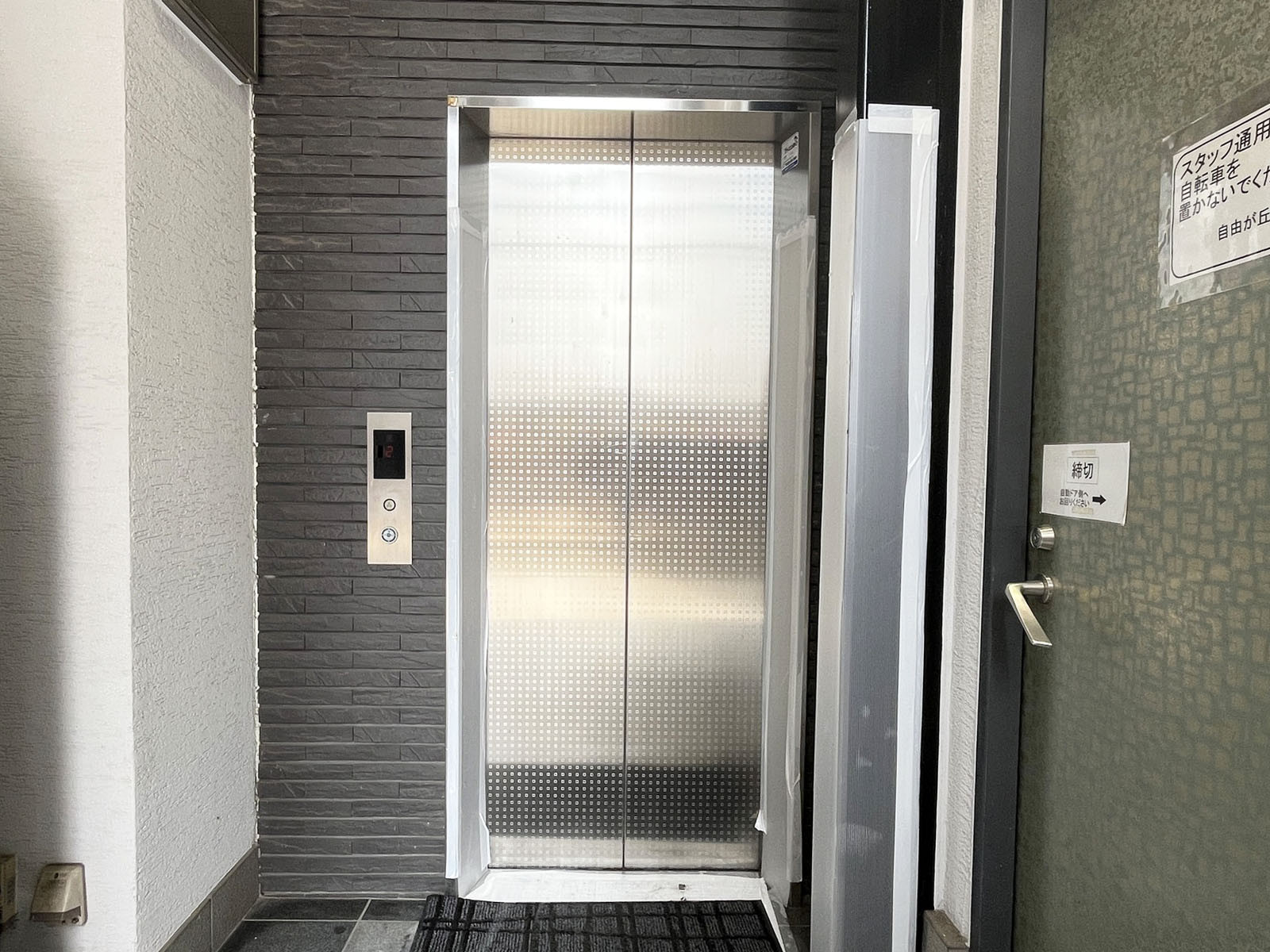 エレベーター(1基)