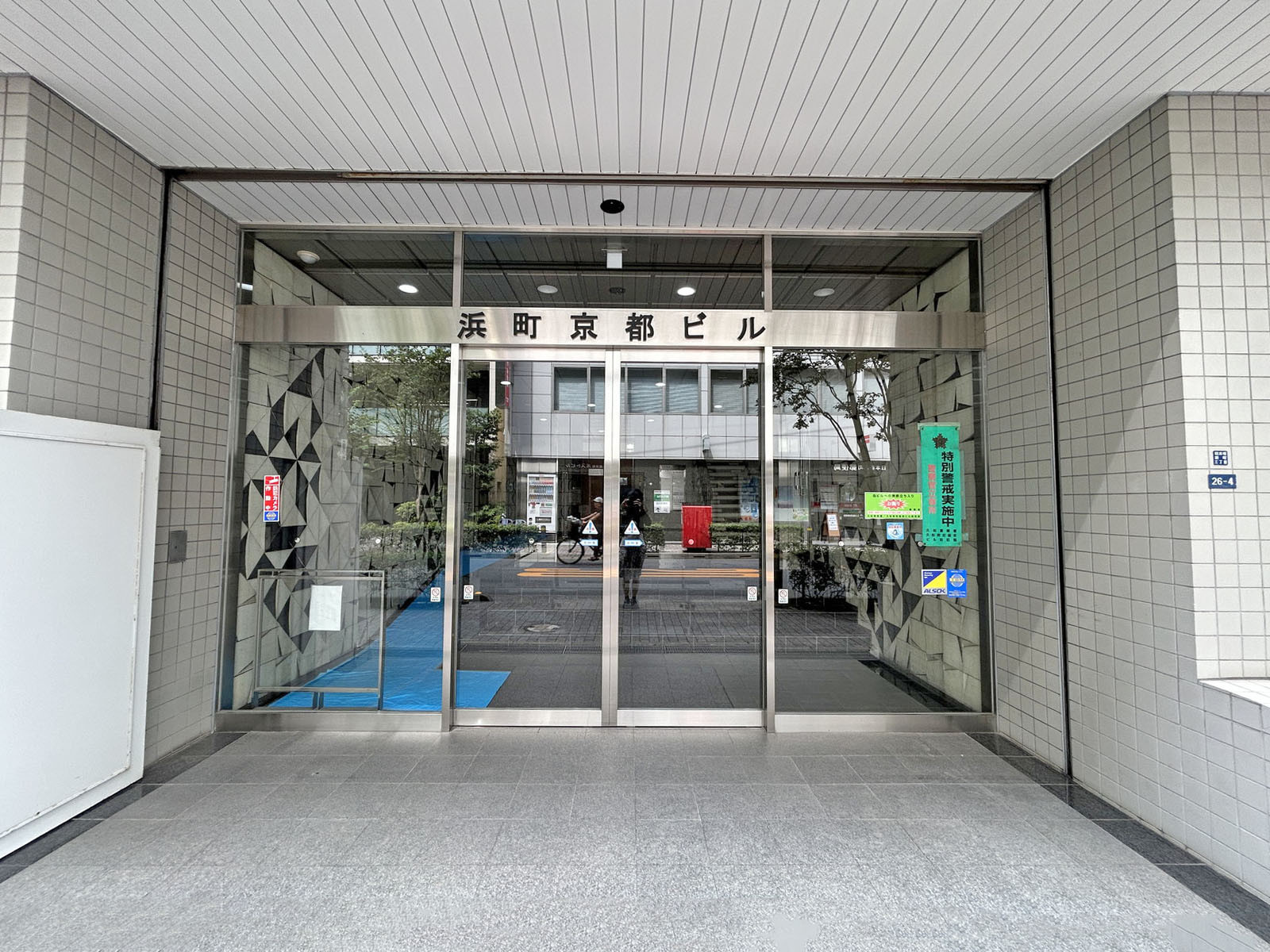 オフィスビル出入口
