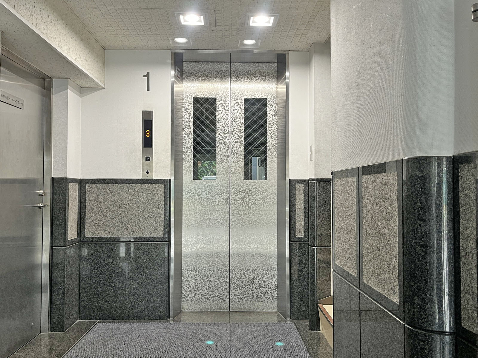 エレベーター(1基)