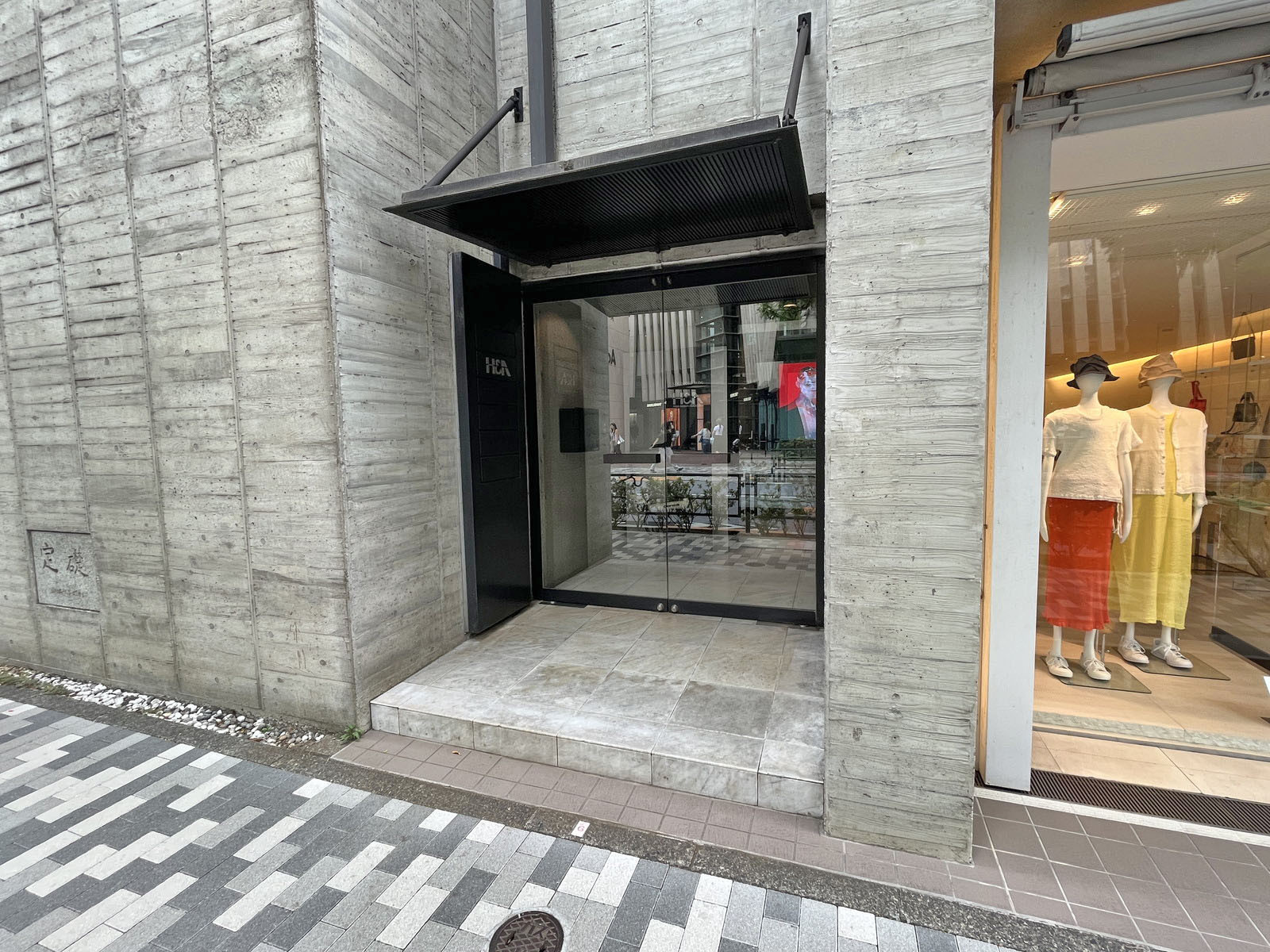オフィスビル出入口