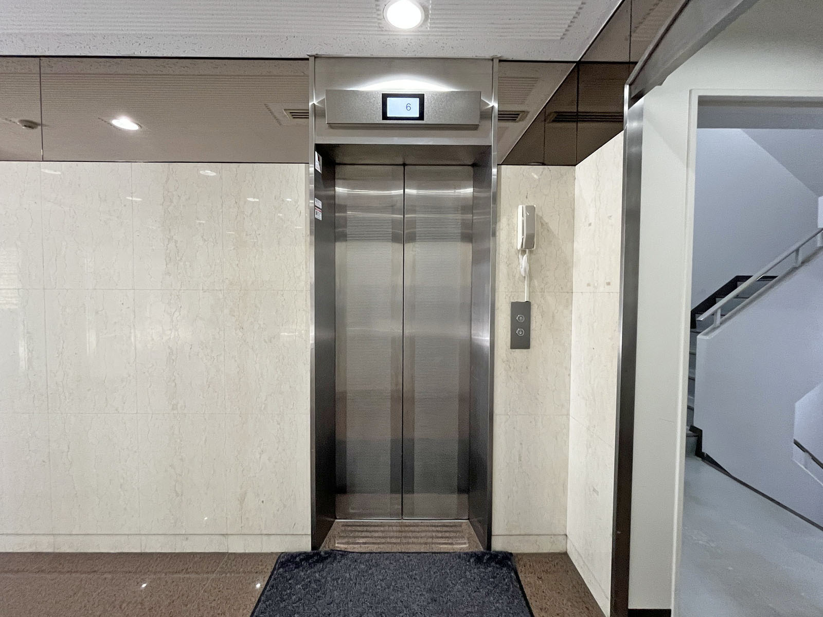 エレベーター(1基)