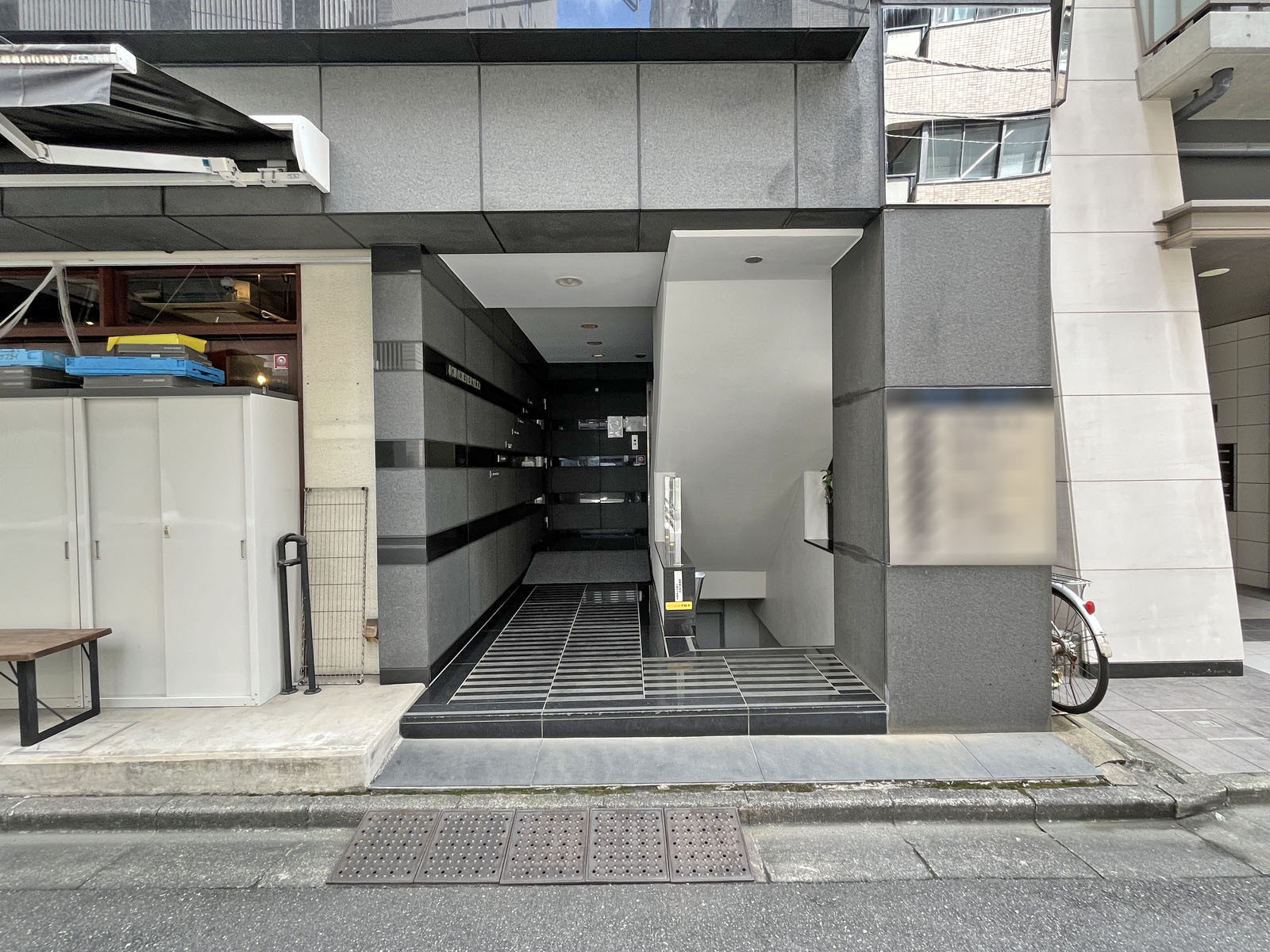 オフィスビル出入口