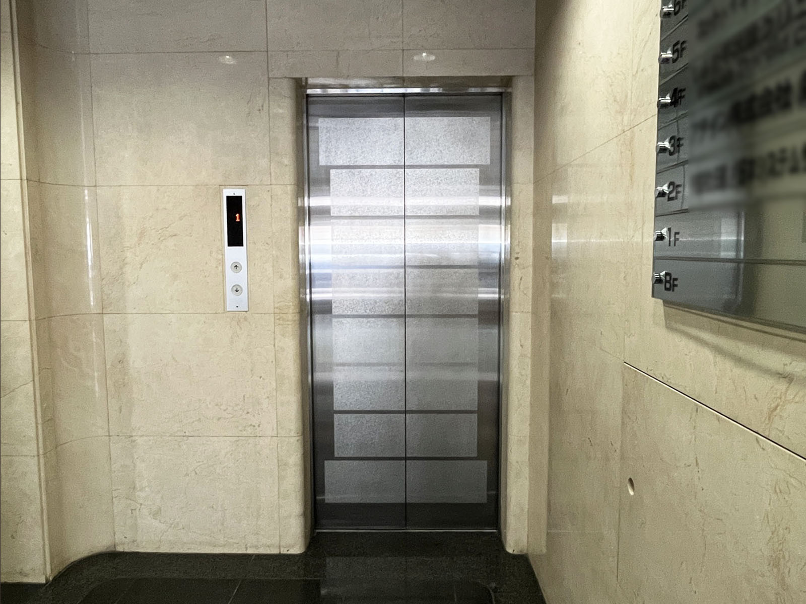 エレベーター(1基)