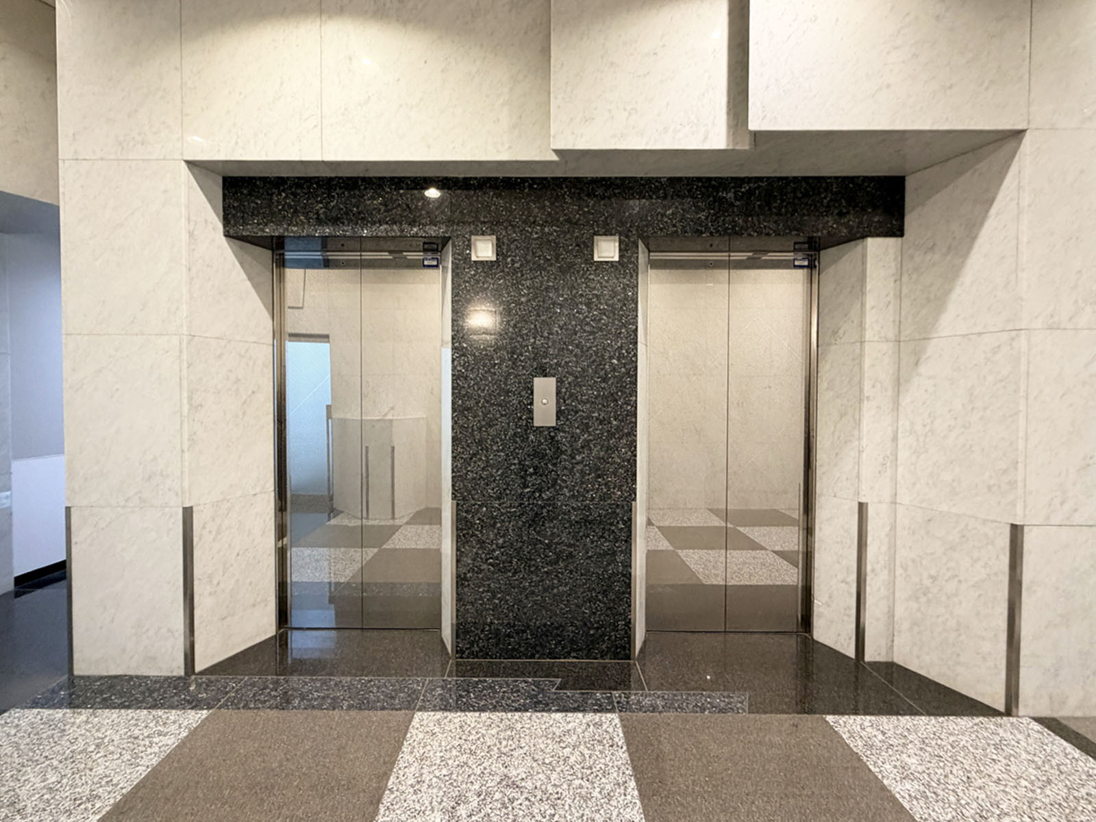 エレベーター(1基)