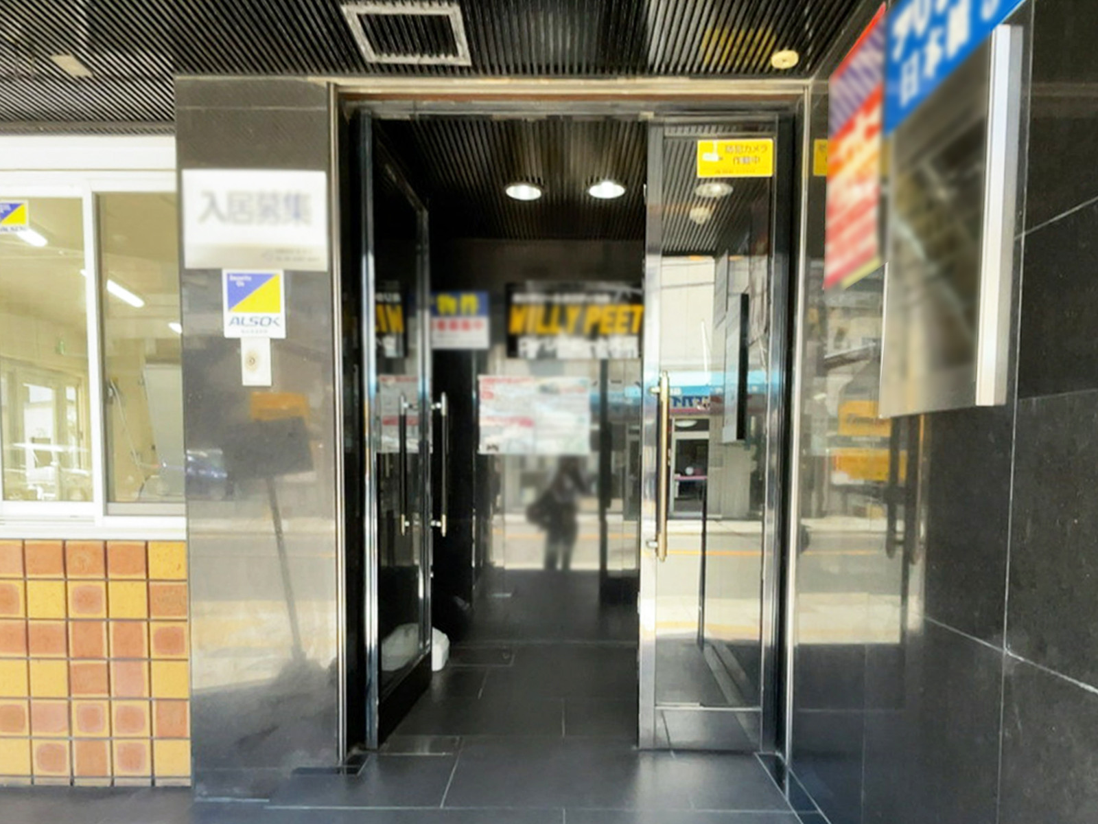 オフィスビル出入口