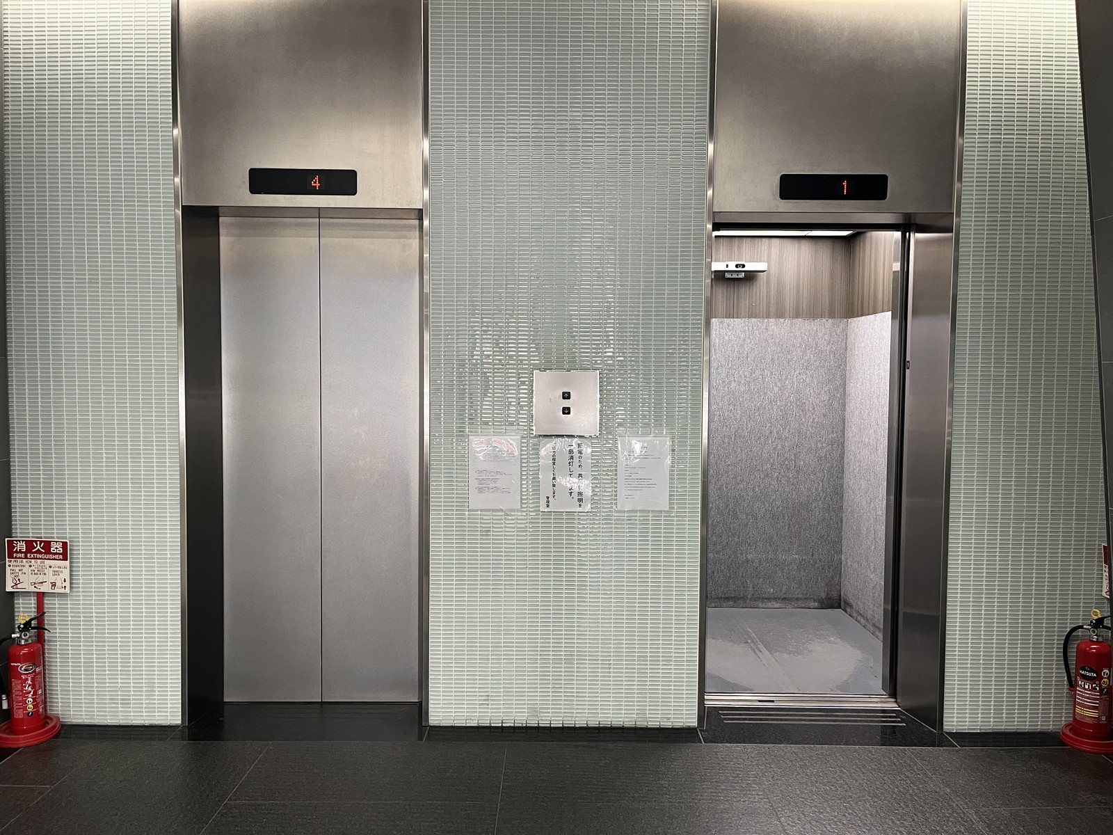 エレベーター(2基)