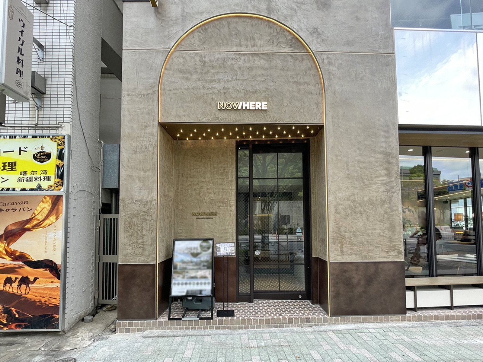 オフィスビル出入口