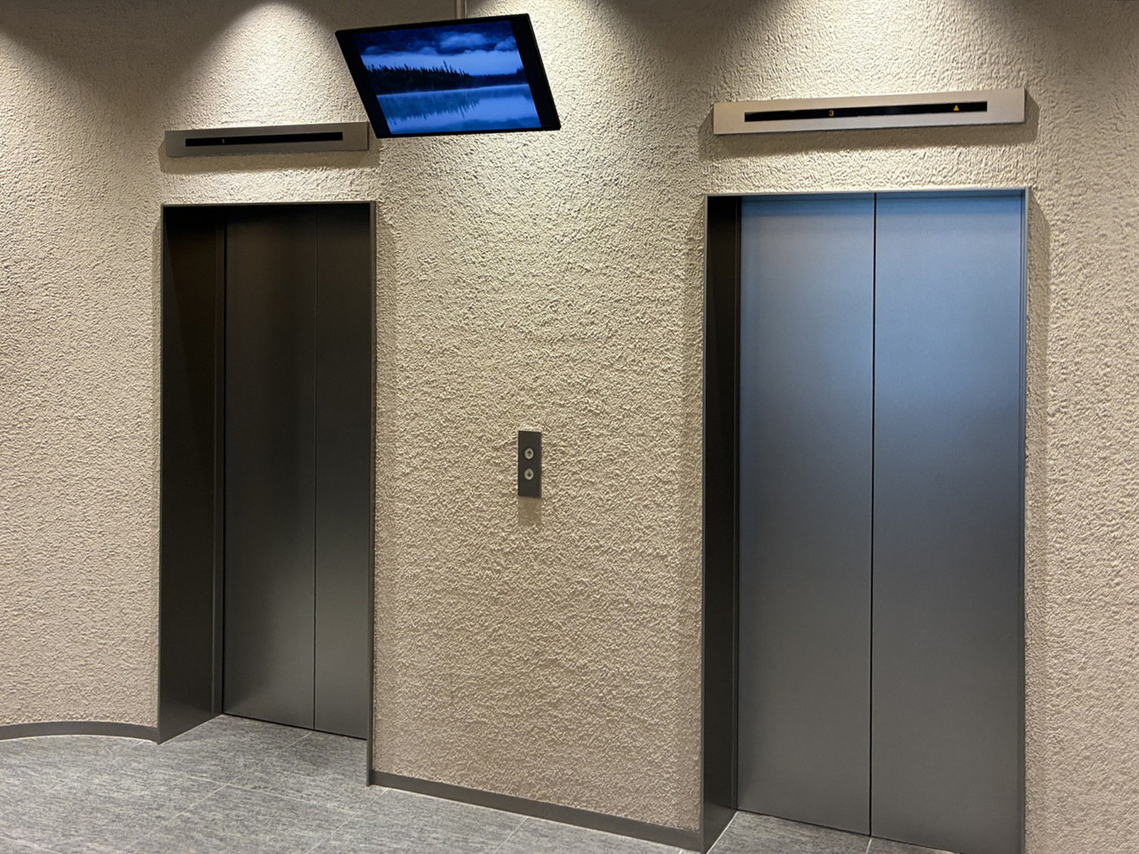 エレベーター(2基)