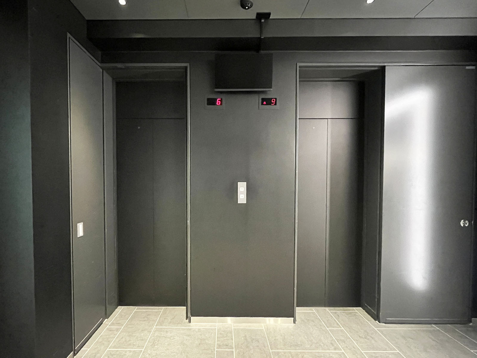 エレベーター(2基)