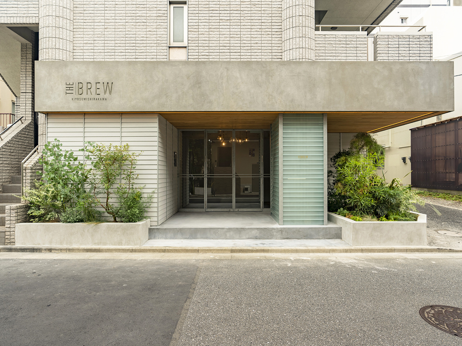 オフィスビル出入口