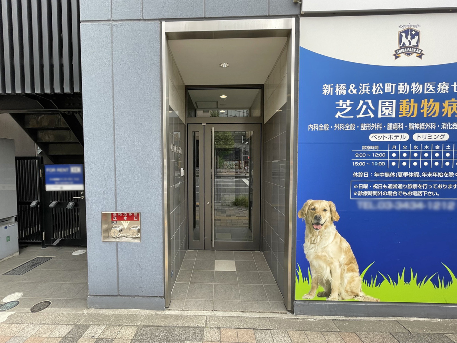 オフィスビル出入口