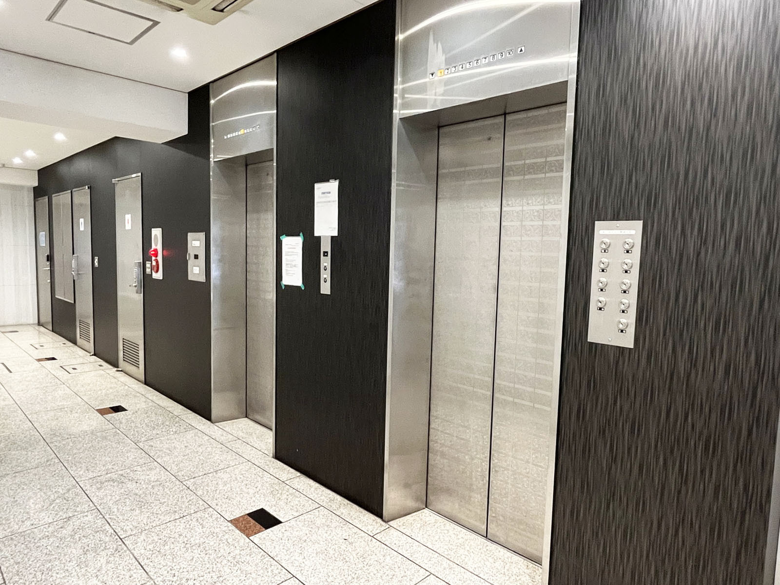 エレベーター(2基)