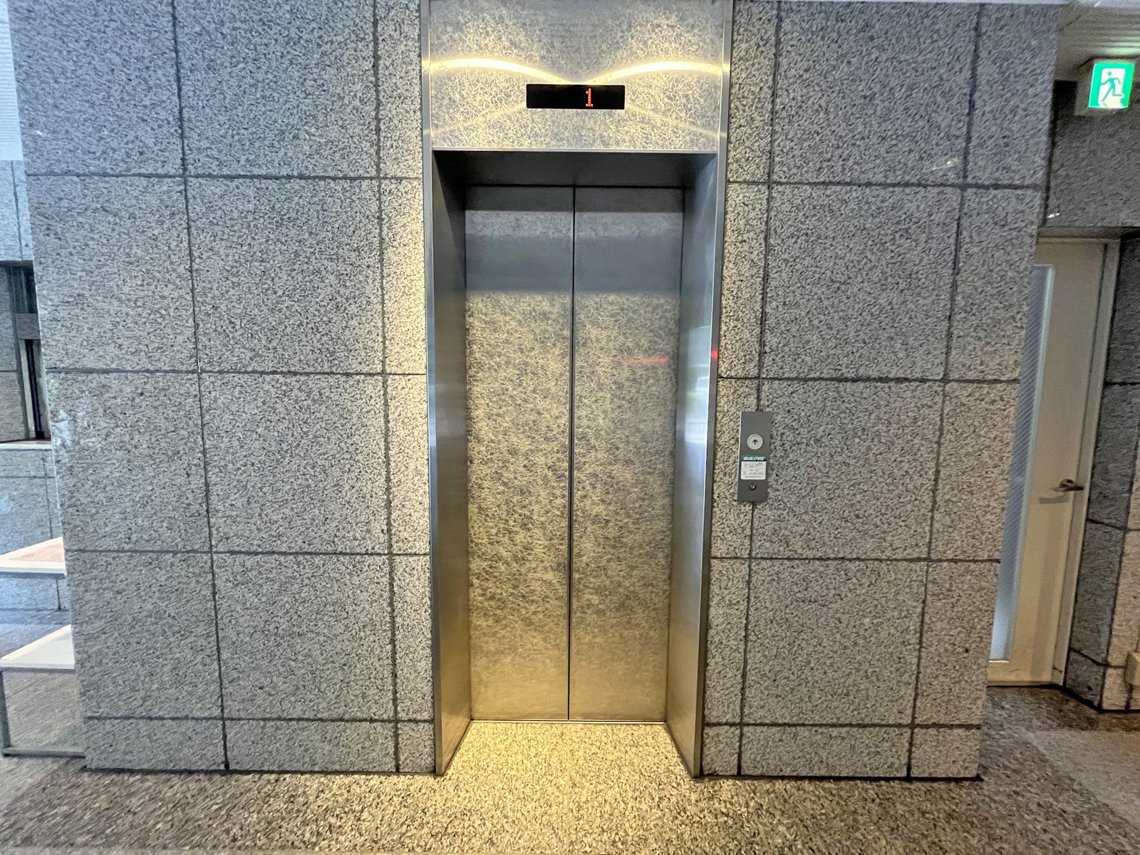 エレベーター(1基)