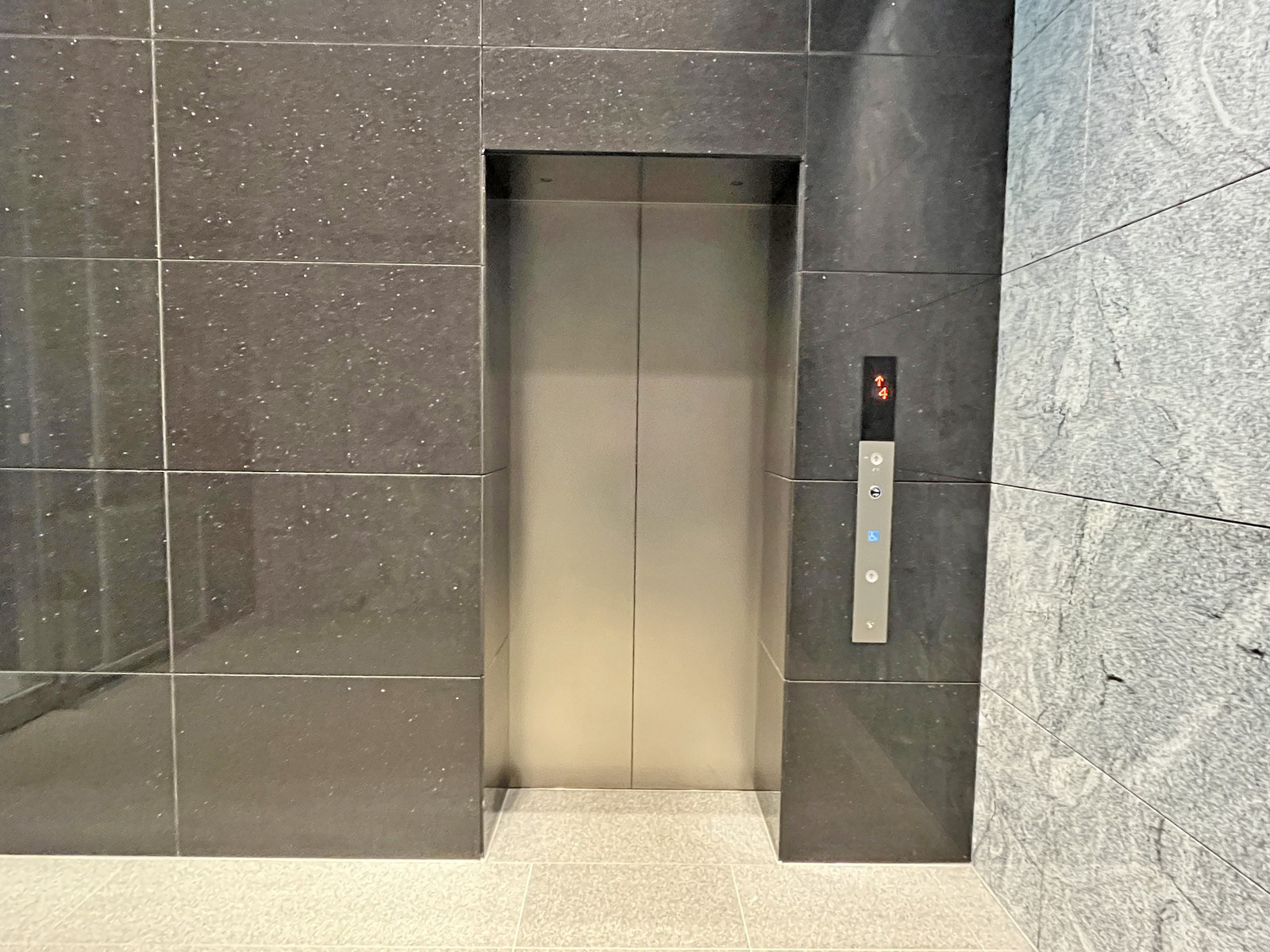 エレベーター(1基)