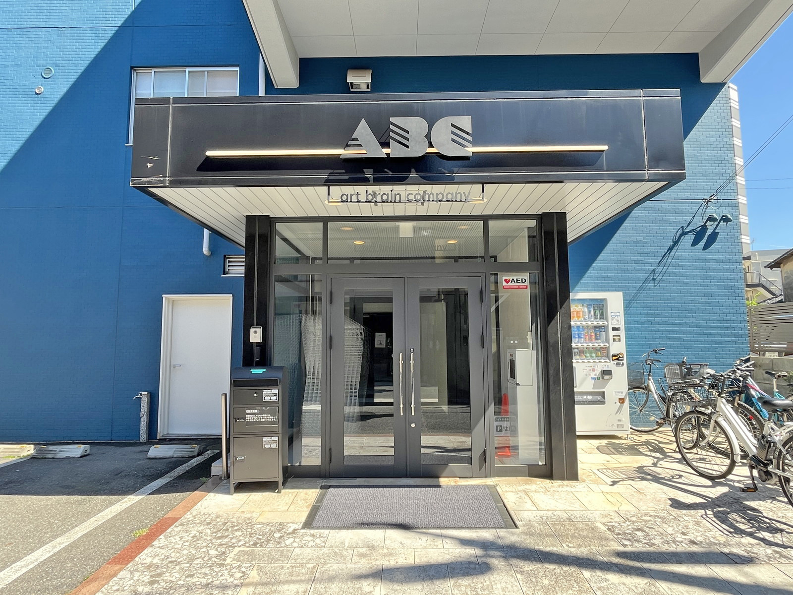 オフィスビル出入口