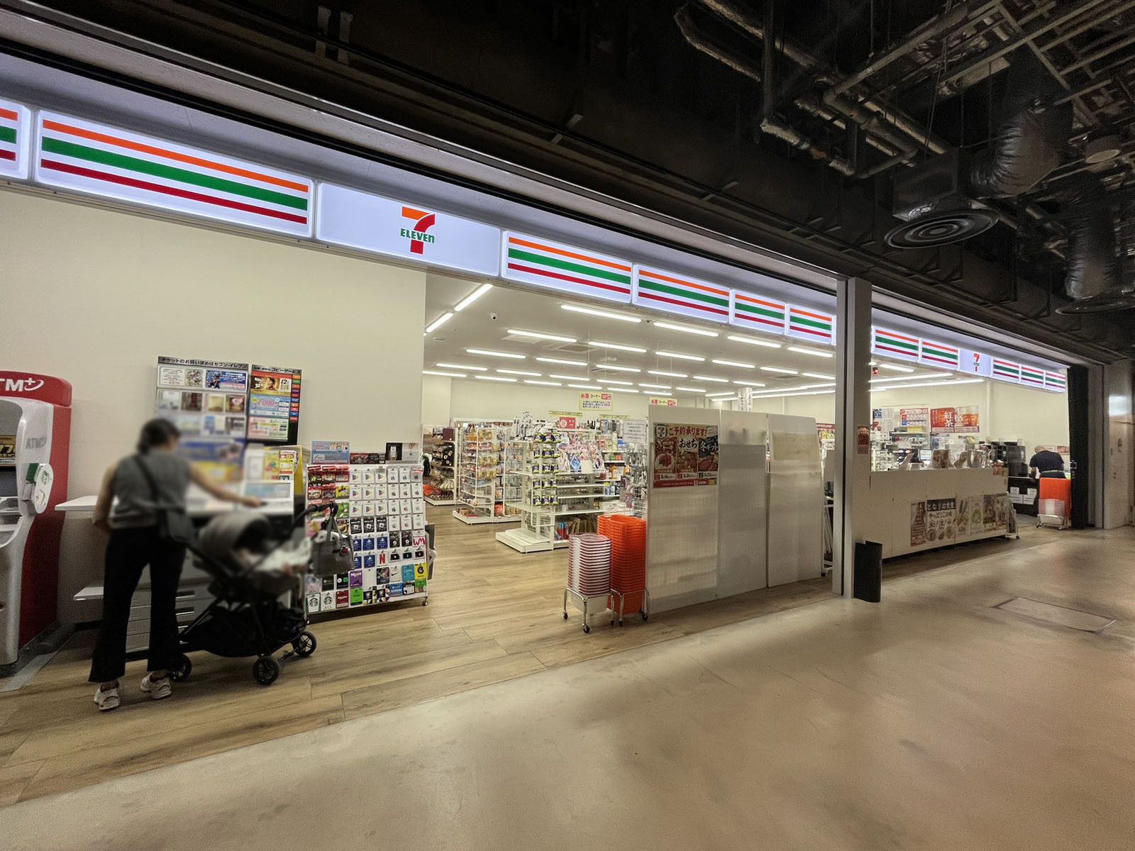 1階のセブン-イレブン豊洲セイルパーク店