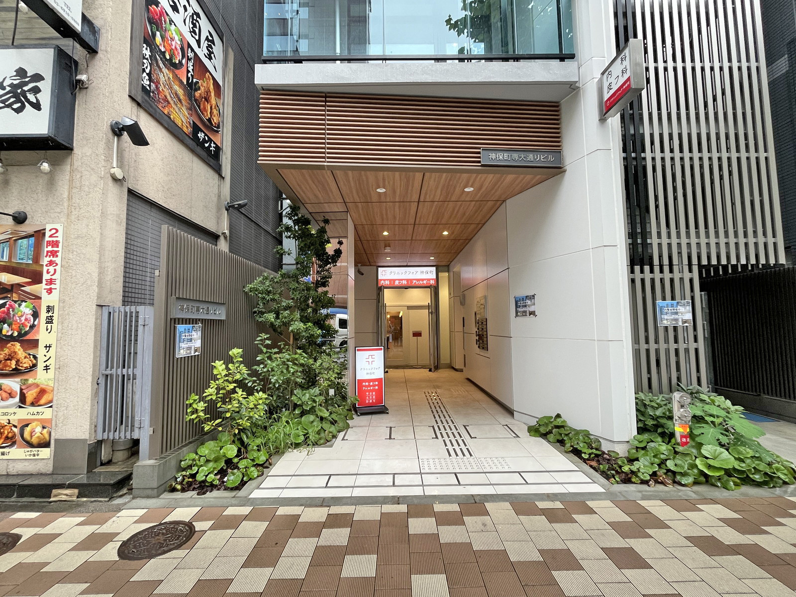 オフィスビル出入口