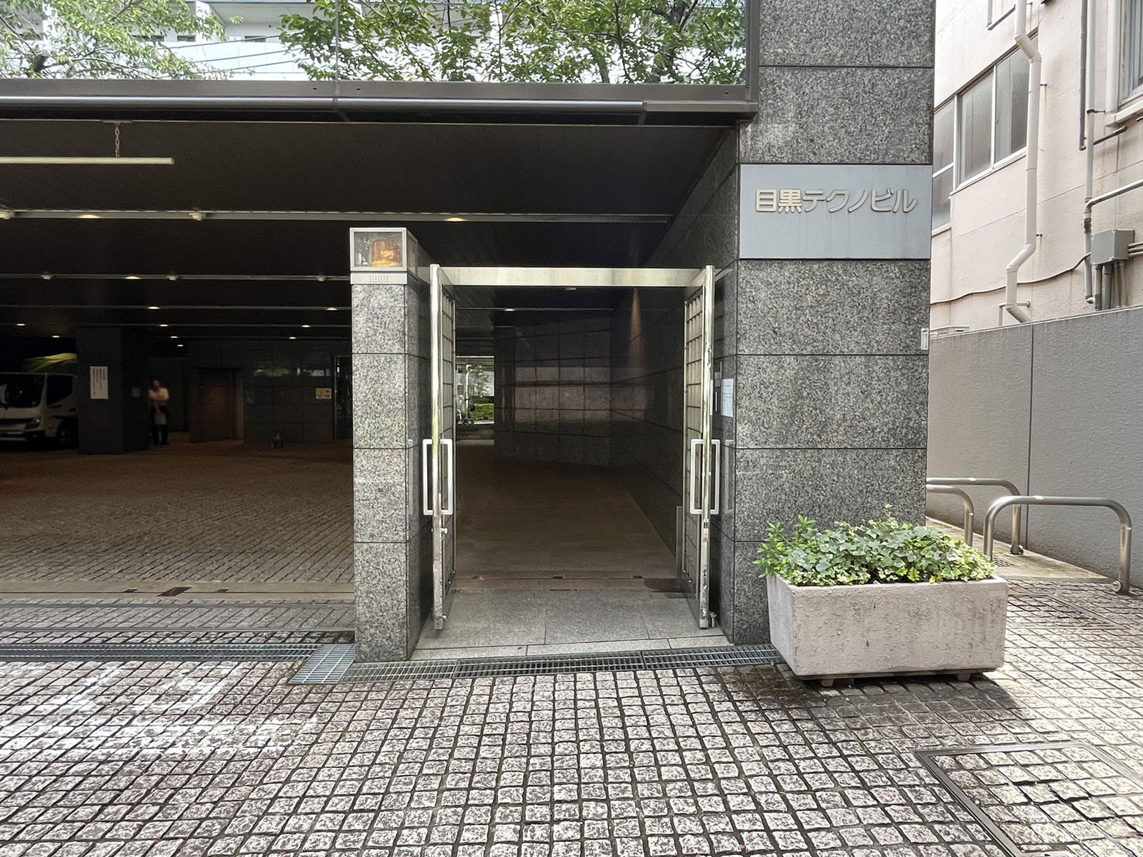 エントランスアプローチ
