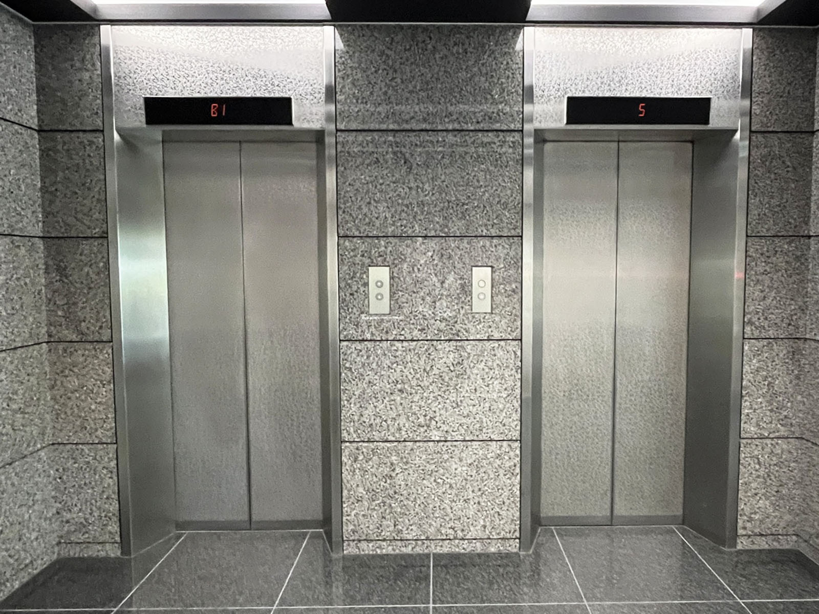 エレベーター(2基)