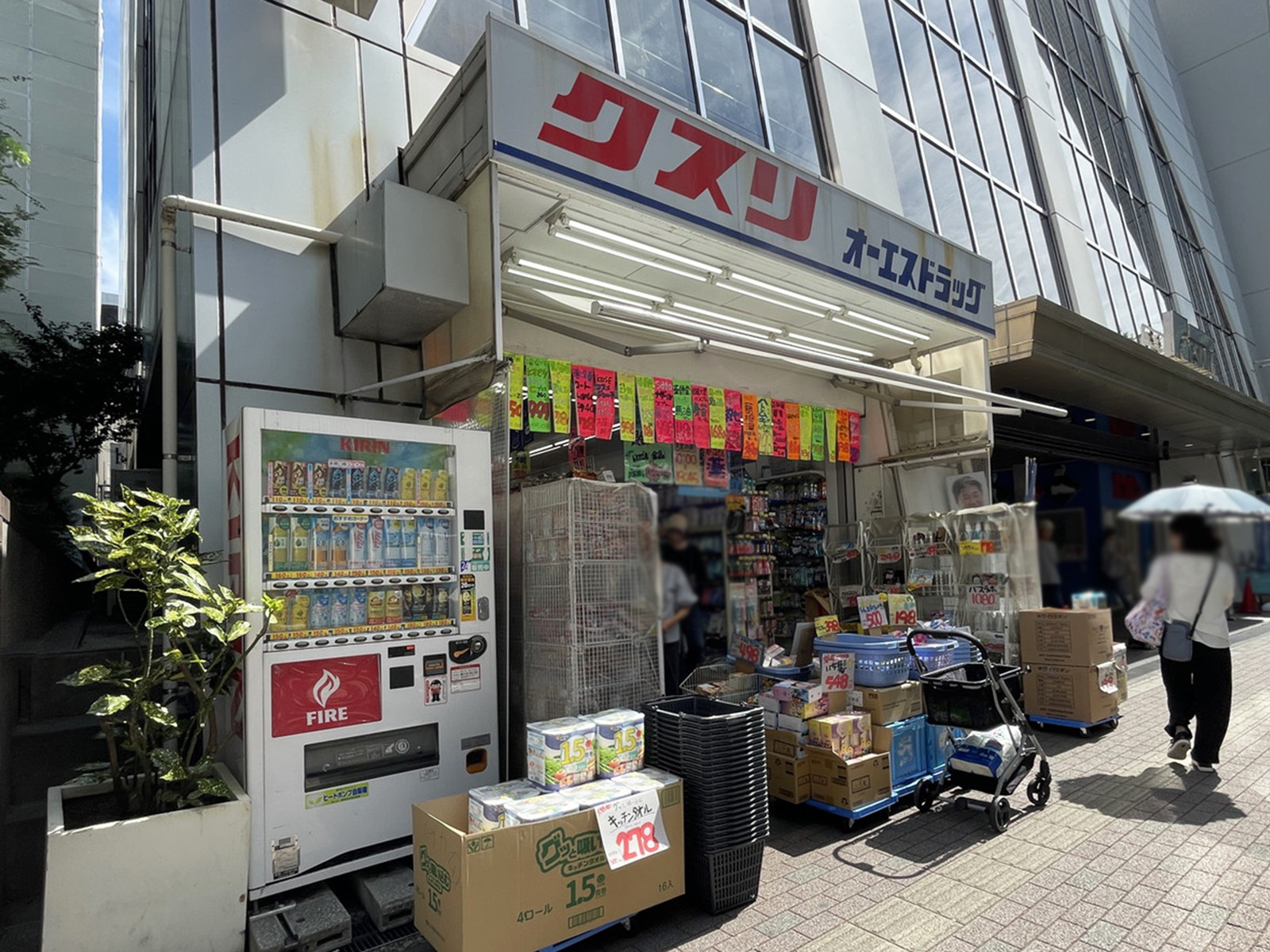 1階のオーエスドラッグ 江坂店