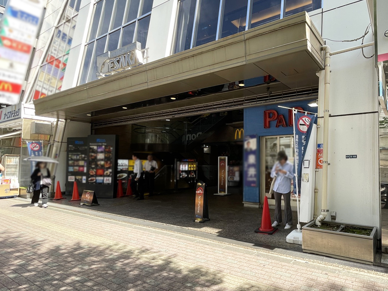 オフィスビル出入口
